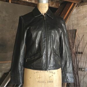 Lord & Taylor vintage classic black leather jacket (small)